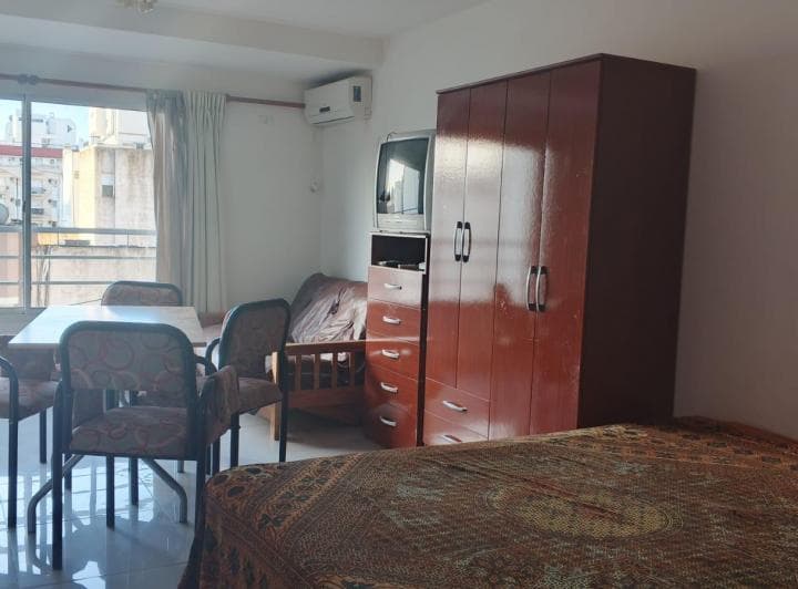 Departamento Monoambiente a La Calle con Balcon Frances en Chauvin - 2