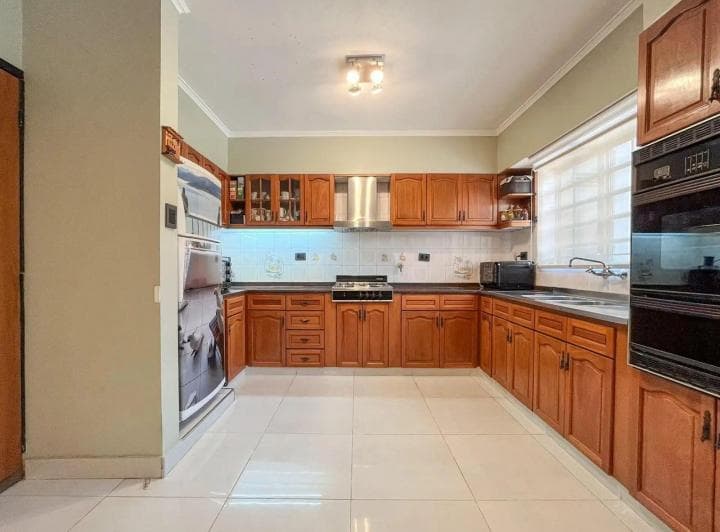 Venta | Permuta - Casa de 3 Dorm. - Alvear, Rosario - Apta Crédito. - 2