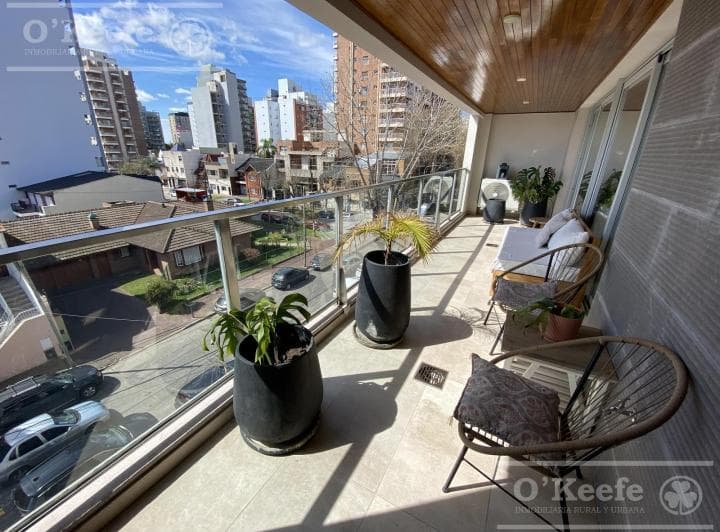 Piso de 4 Ambientes con Cochera, en Venta, de Gran Comodidad y Calidad. Apto Credito - 3