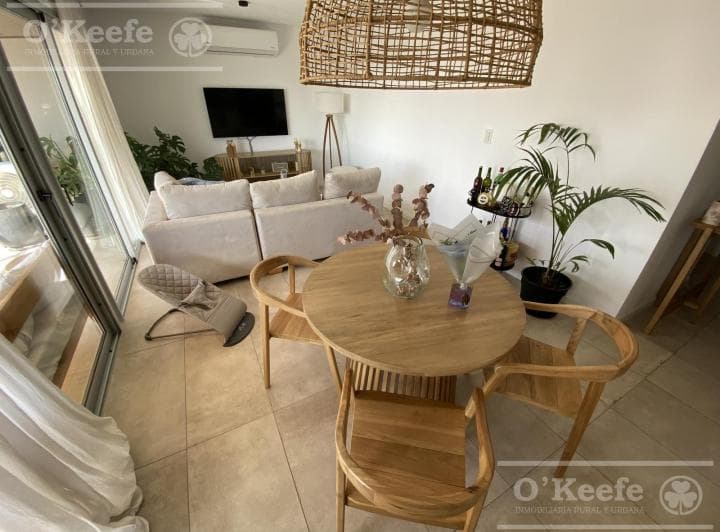 Piso de 4 Ambientes con Cochera, en Venta, de Gran Comodidad y Calidad. Apto Credito - 2