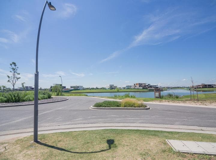 Terreno Al Lago Central en Nordelta, Los Puentes. - 2