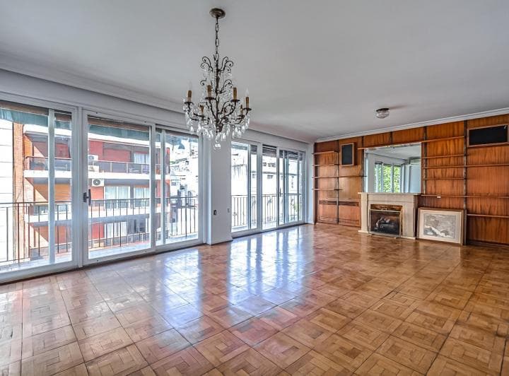 Venta Piso de Categoria Frente Al Palacio Duhau con Cochera - 2