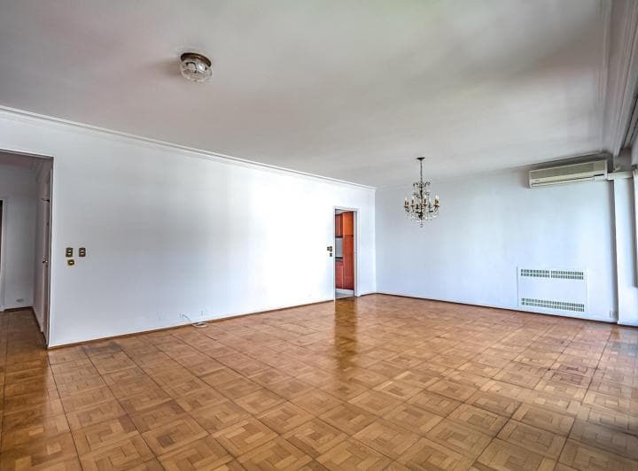 Venta Piso de Categoria Frente Al Palacio Duhau con Cochera - 4