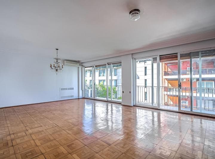 Venta Piso de Categoria Frente Al Palacio Duhau con Cochera - 5