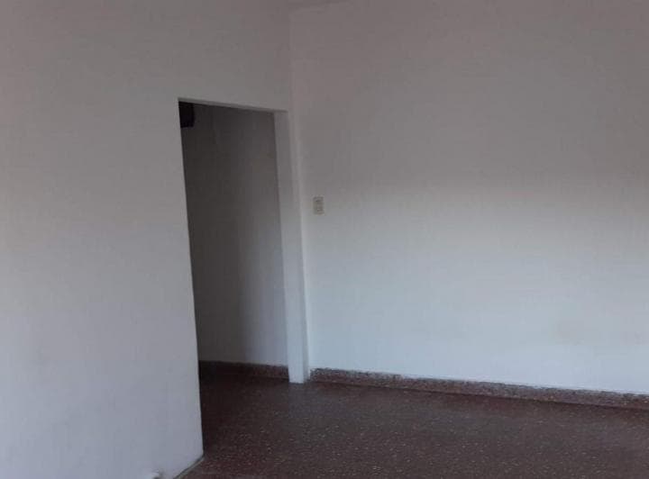 Amplio PH 2 Amb. 1* Piso X Escalera con Patio y Terraza Propia - 2