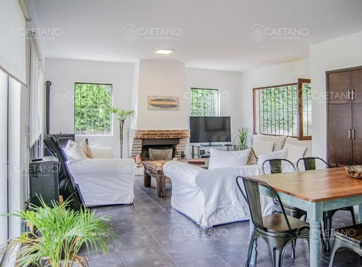Excelente Chalet de 5 Dorm. en Venta a Pasos de Playa Mansa Punta del Este - 4