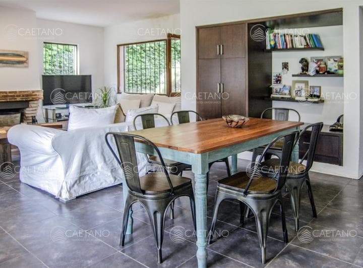 Excelente Chalet de 5 Dorm. en Venta a Pasos de Playa Mansa Punta del Este - 3
