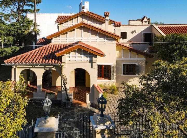 Única y Exclusiva Casa Sobre Av Fader - Cerro de Las Rosas - 1065 m² de Terreno - 2