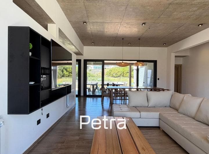 Casa en Venta en Costa Esmeralda, Barrio Ecuestre - 2