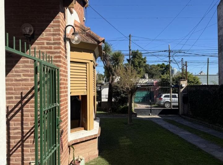 Casa en Venta de 4 Dorm. con Gran Jardin en Escobar - 4
