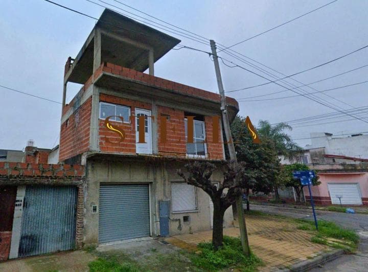 Venta - Casa 3 Ambientes + Departamento 3 Ambientes a Terminar San Justo - 2
