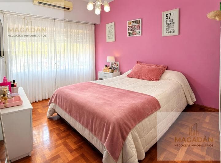 Venta - Casa de 5 Ambientes en Villa Sarmiento - Acepta Permuta - 4