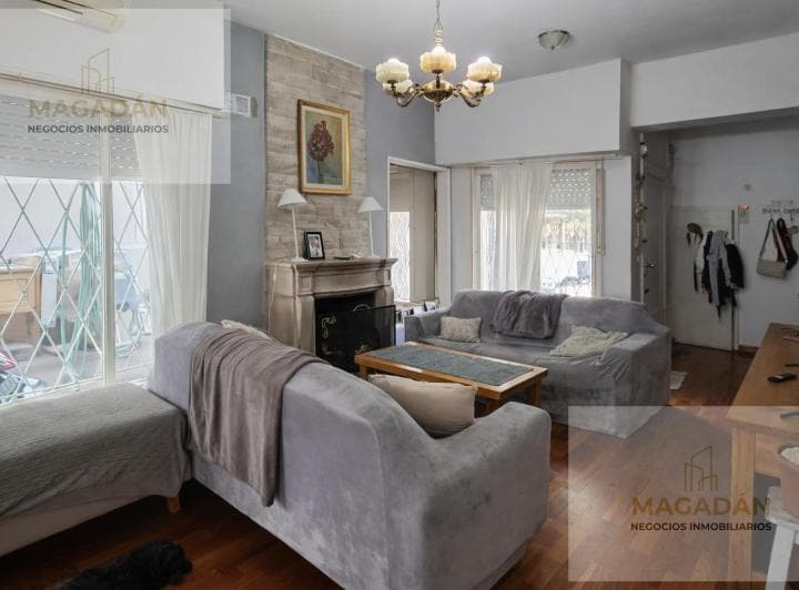 Venta - Casa de 5 Ambientes en Villa Sarmiento - Acepta Permuta - 5