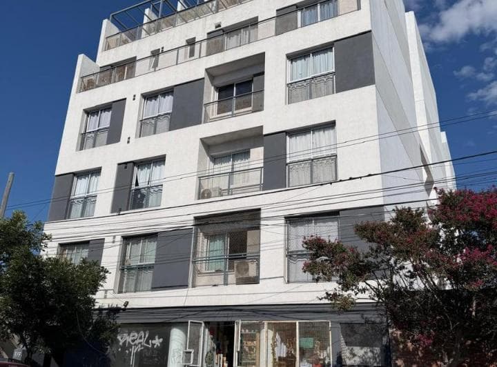 Local Comercial a La Calle con Renta en Alberdi - 2