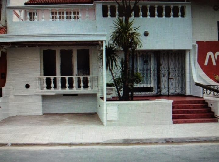 Invertí de Manera Eficiente Tu Dinero Vendo Casona 7 Ambientes m. T. Alvear 1200 - 2