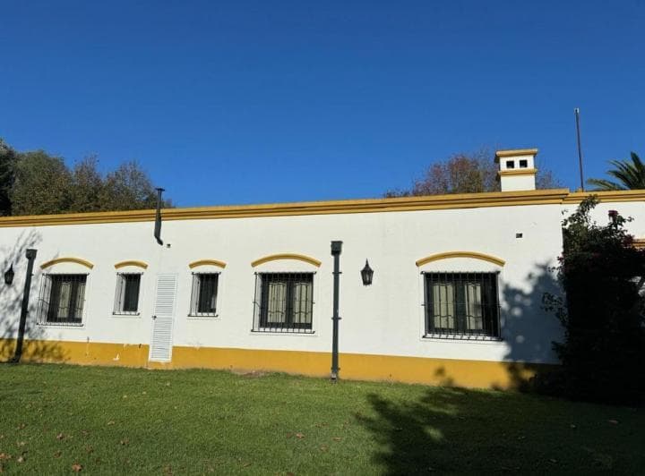 Muy Linda Casa Colonial Sobre Una Chacra de 3,6 Hectáreas - 3