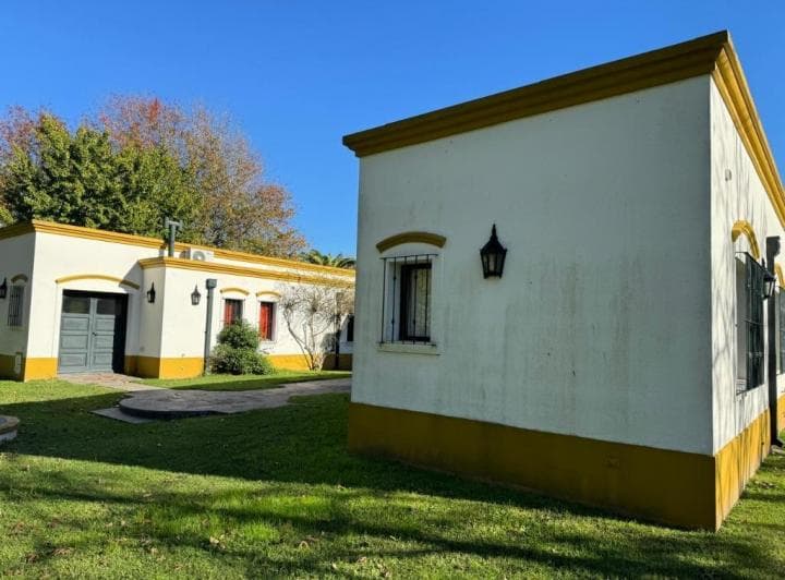 Muy Linda Casa Colonial Sobre Una Chacra de 3,6 Hectáreas - 4