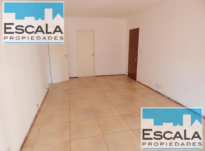 Departamento de 2 Dorm. con Amplio Balcon y Patio - 3