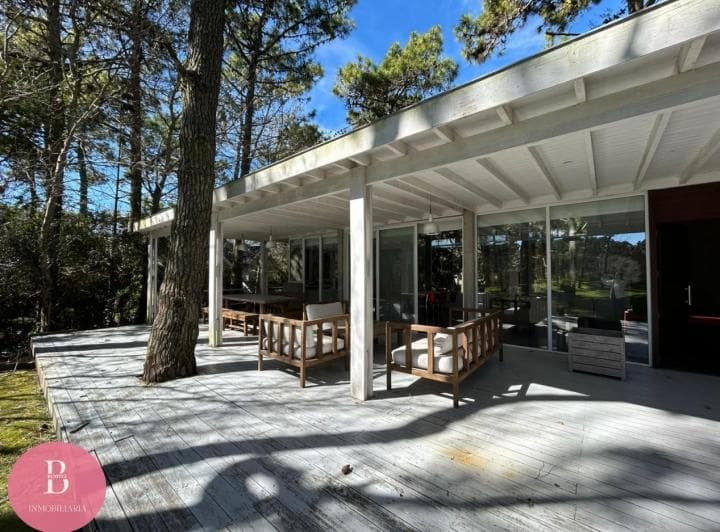 Casa Moderna Minimalista en El Bosque de Carilo con 4 Dorm. 2 en Suite, Losa Radiante, Diseño - 4