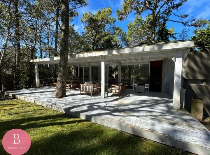 Casa Moderna Minimalista en El Bosque de Carilo con 4 Dorm. 2 en Suite, Losa Radiante, Diseño - 3