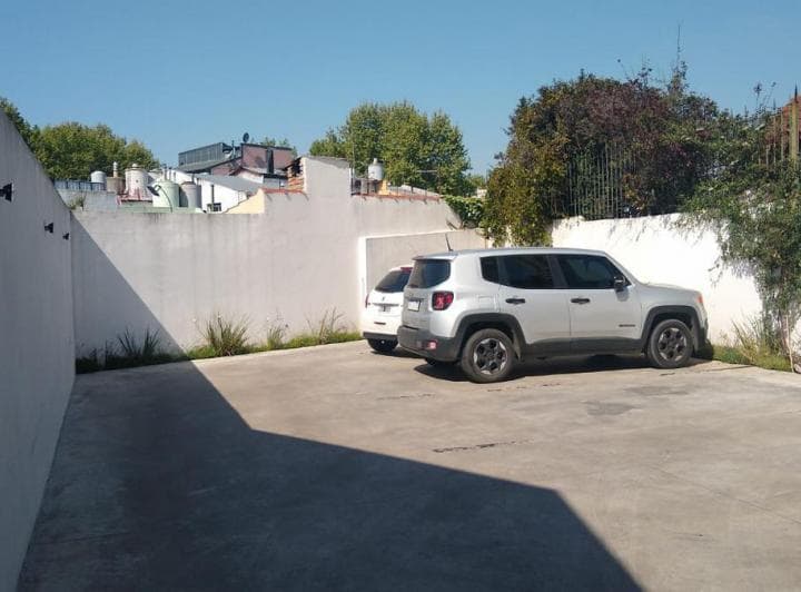 Excelente Departamento de 2 Ambientes Al Contrafrente con Cochera Descubierta. Temperley E. - 2