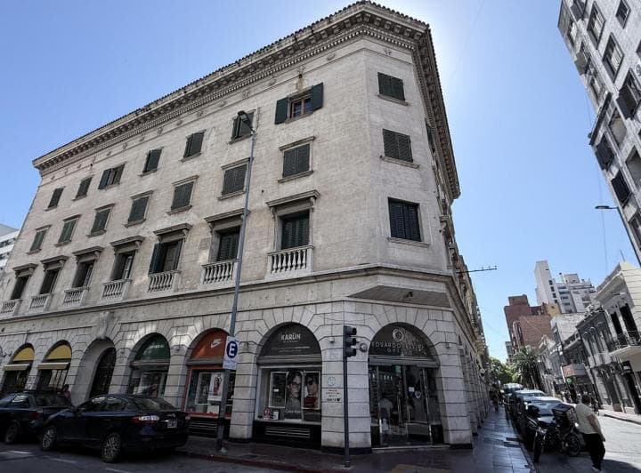 Centro Departamento en Venta 2 Dorm. con Estilo Frances - 2