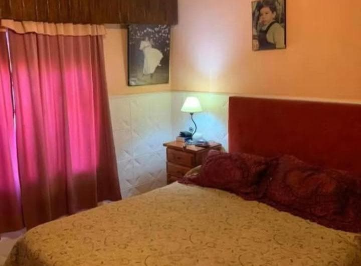 Casa en Venta - 4 Dorm. 2 Baños - Merlo - 5