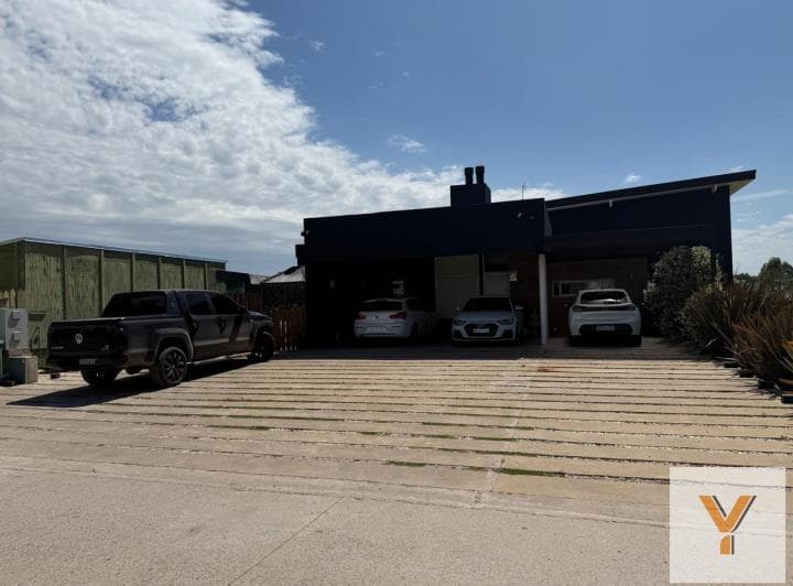 Casa en Venta - 4 Dorm. 5 Baños - Cochera - 1.350 m² - Esteban Echeverría - 2