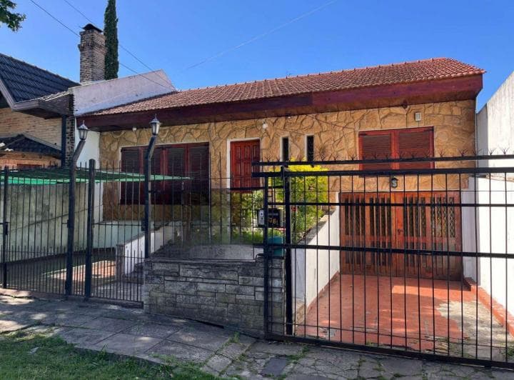 Chalet 4 Ambientes con Jardin en Castelar - 2