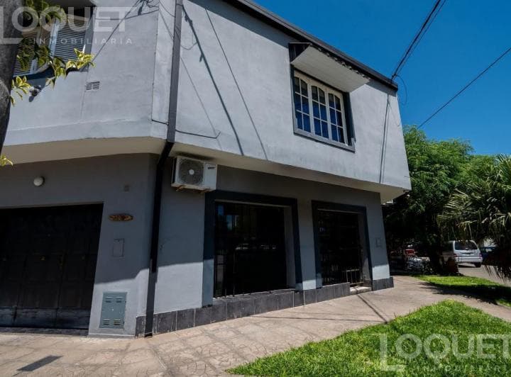 Casa en Planta Alta con Locales Comerciales - 3