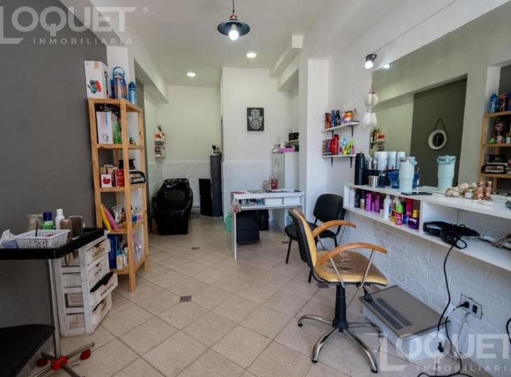 Casa en Planta Alta con Locales Comerciales - 5