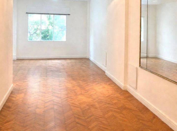 Excelente S/piso, Frente, Vista Hotel Alvear y Arboleda, Edificio Señorial de Mucho Nivel, Impecable - 3