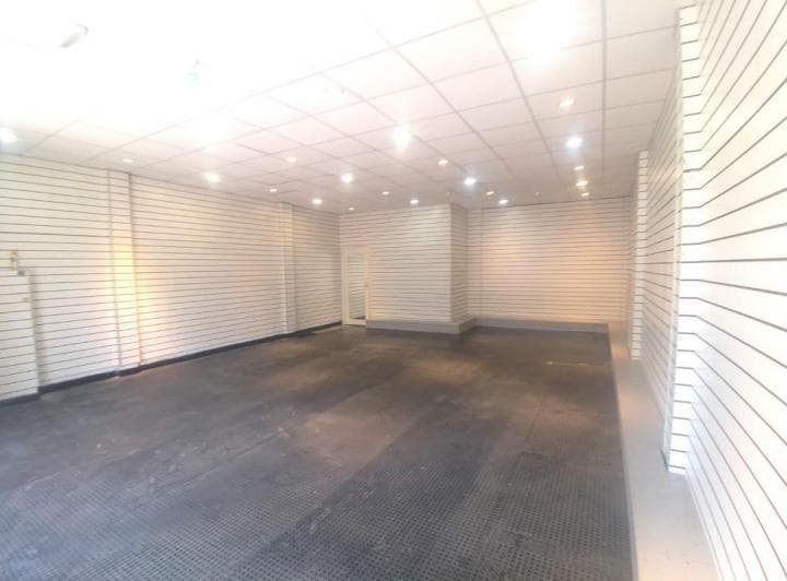 Amplio Local Comercial Frente a Estación Villa Ballester - 4