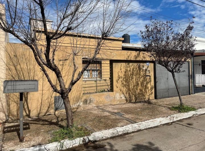 Casa en Venta, B° Carola Lorenzini, Estilo, Inmejorable Ubicación, Imperdible! - 2