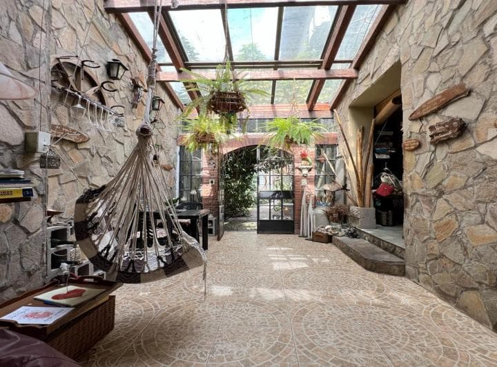 Depto. Tipo Casa de 8 Ambientes en Venta en Caballito - 2