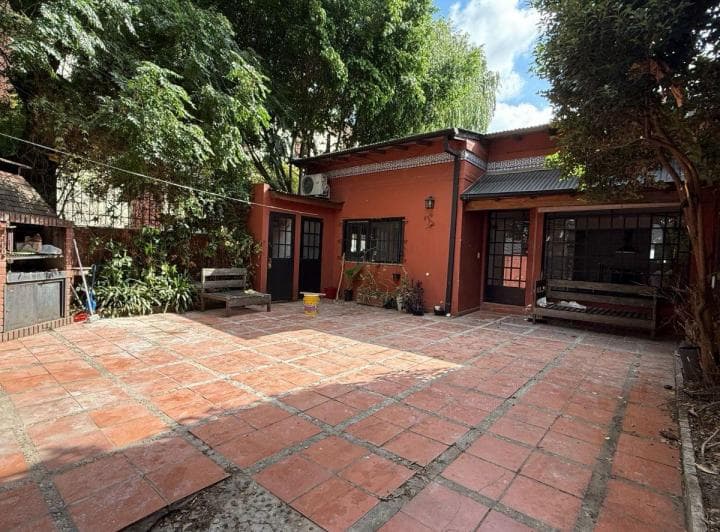 Casa 3 Ambientes con Entrada de Coche y Patio - 2
