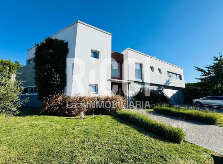 Casa 6 Ambientes en Venta Los Troncos Berazategui - 2