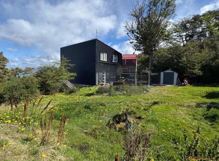 Terreno / Lote en Venta de 300 m² Ubicado en Terrazas del Fin del Mundo - 4
