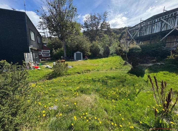 Terreno / Lote en Venta de 300 m² Ubicado en Terrazas del Fin del Mundo - 5
