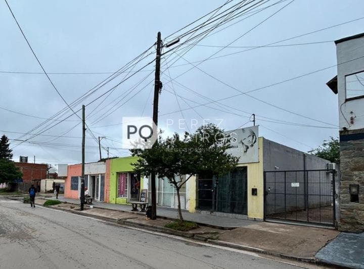 Se Venden Locales Comerciales + Dpto - 2