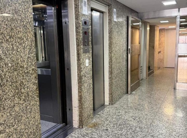 Piso de Oficinas en Venta con 4 Cocheras Centro/ Microcentro. Precio Negociable - 5