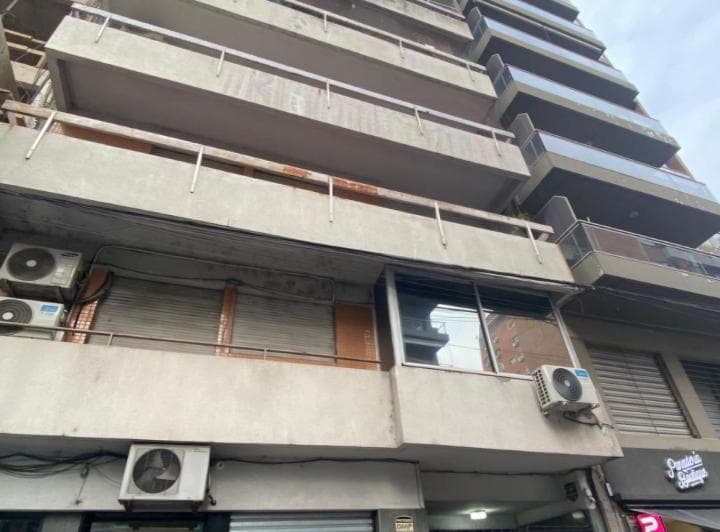 Corrientes 1300 Tres Dorm. con Balcon - 2