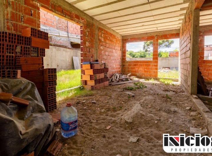 Casa a Terminar: Libres del Sur N° 890 E/ Av Pueyrredón y Argentina - El Silvio - C1047 - 4