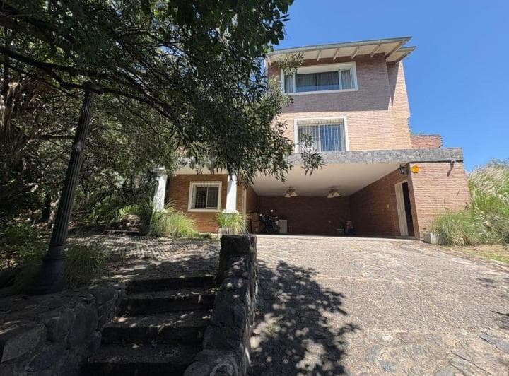 Venta Casa 3 Dorm. Gran Patio y Piscina - 212 M²/1221 M² Totales - Mendiolaza Centro. - 3