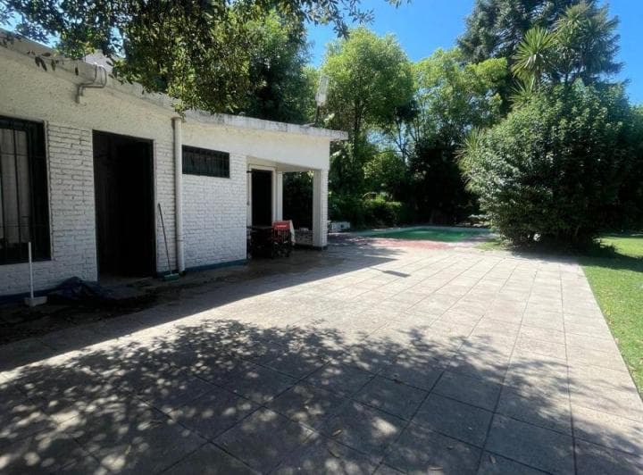 Venta de Lote de 900 m² con Pileta en Burzaco - 3