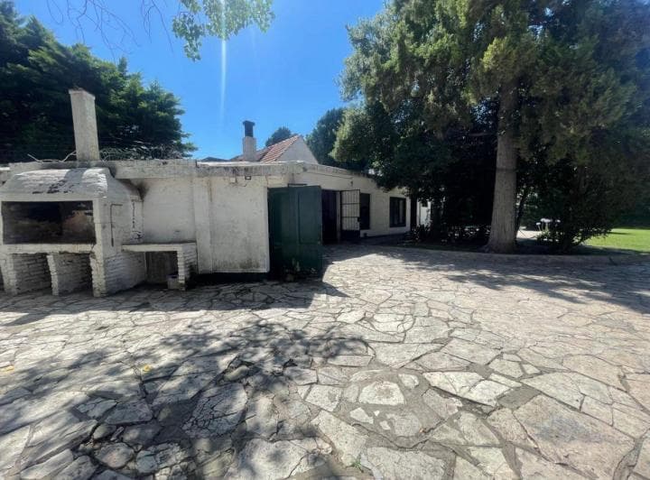 Venta de Lote de 900 m² con Pileta en Burzaco - 2
