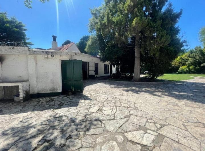 Venta de Lote de 900 m² con Pileta en Burzaco - 4