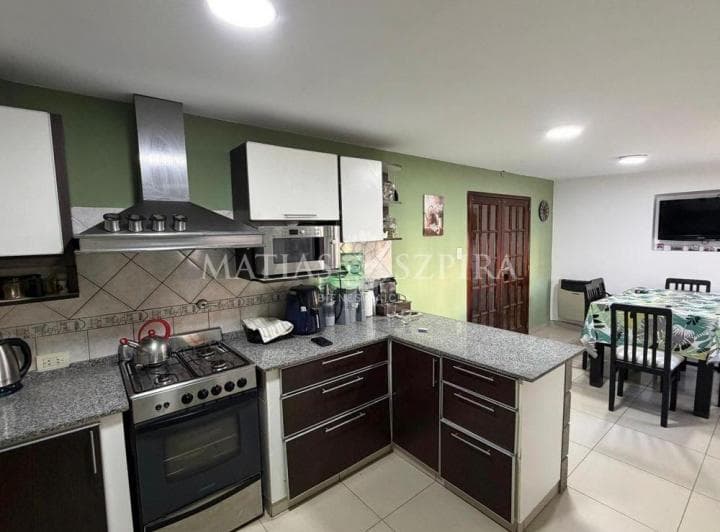 Hermoso Chalet con Parque y Pileta - 2