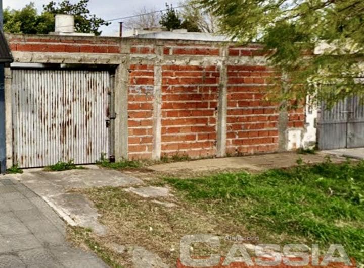 Casa a Reciclar 3 Ambientes con Garage Pasante y Fondo Libre - 3