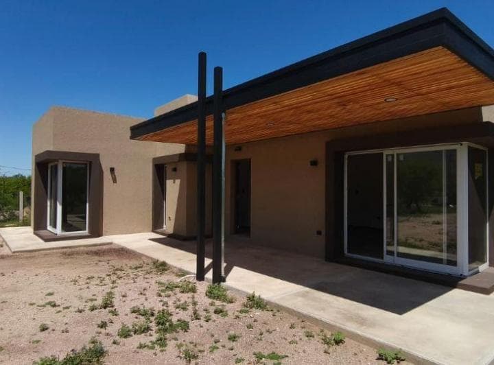 Casa con 800 m² Terreno y 2 Dorm. en Venta en Cortaderas - 2